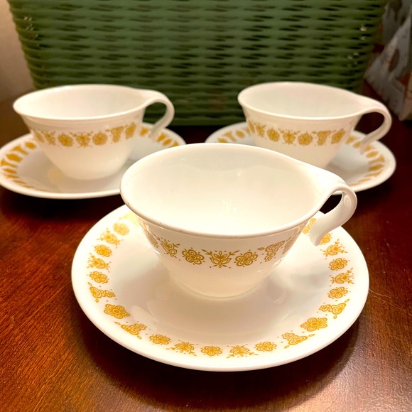 Corelle Other - Vintage Set of 3 Corelle butterfly harvest hooked cups & saucers